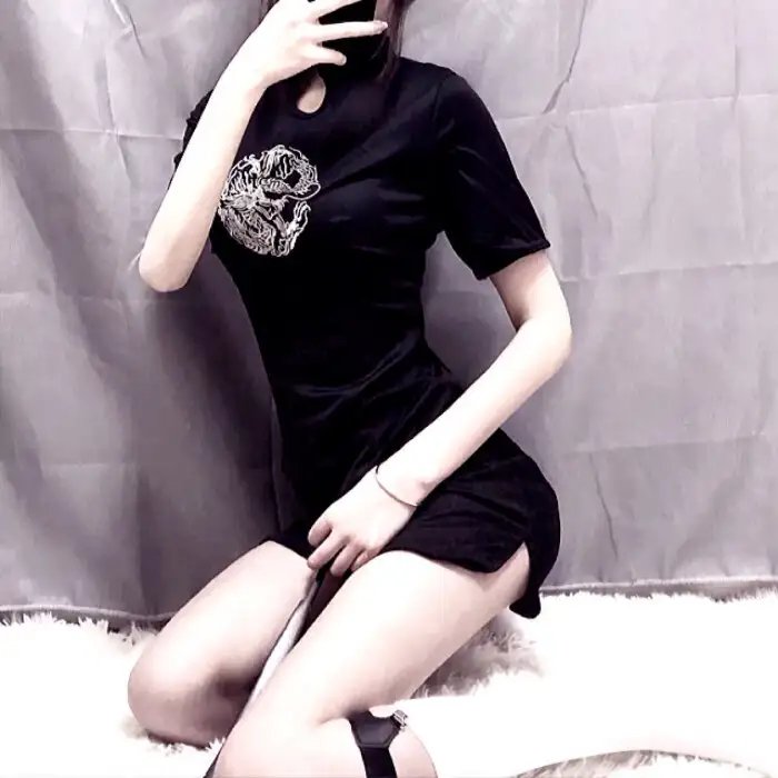 你瞧，网络世界的幻想海报